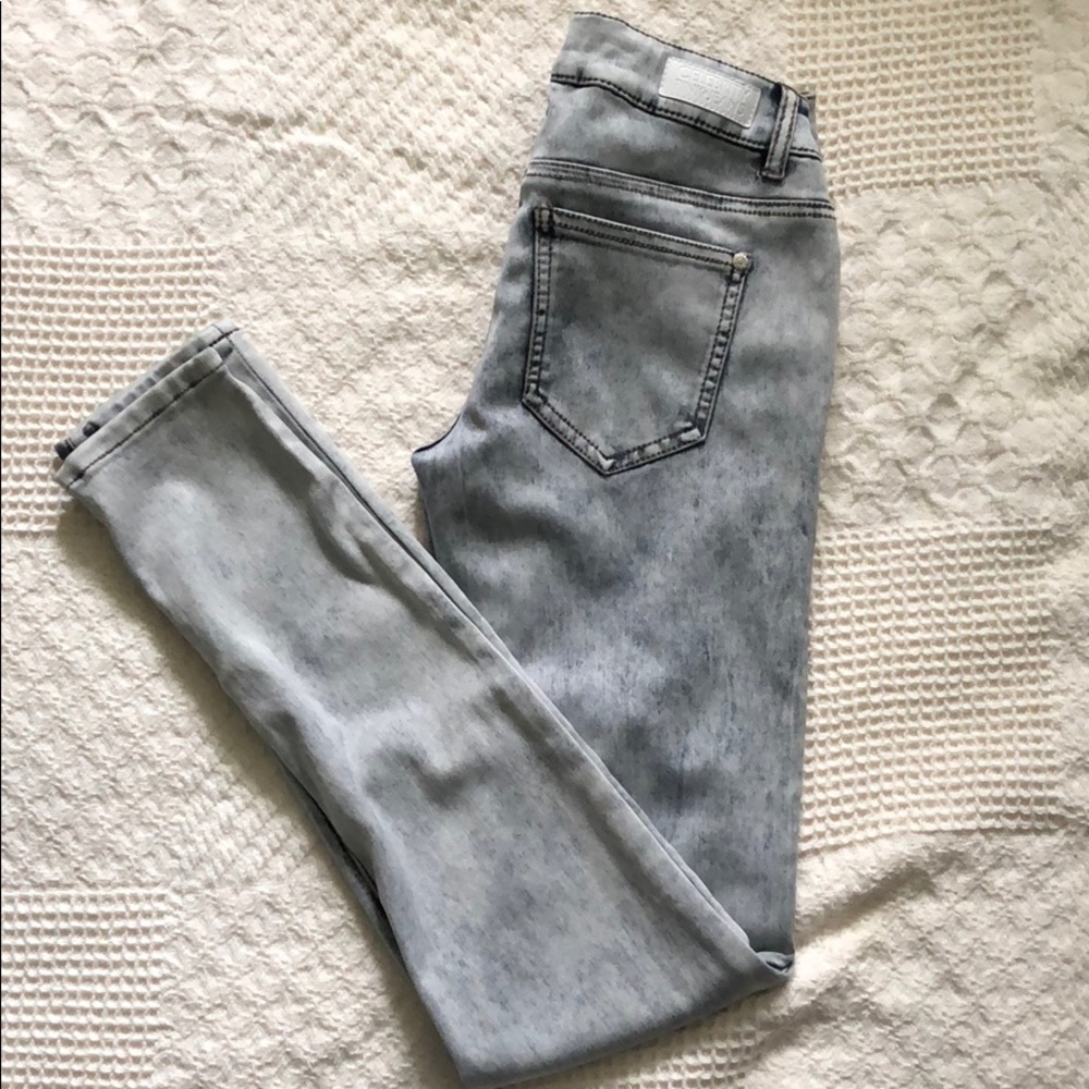 Celebrity Pink Jeans Light Acid